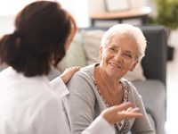 ¿Mi familiar se niega a recibir ayuda? Estrategias para una transición suave y respetuosa