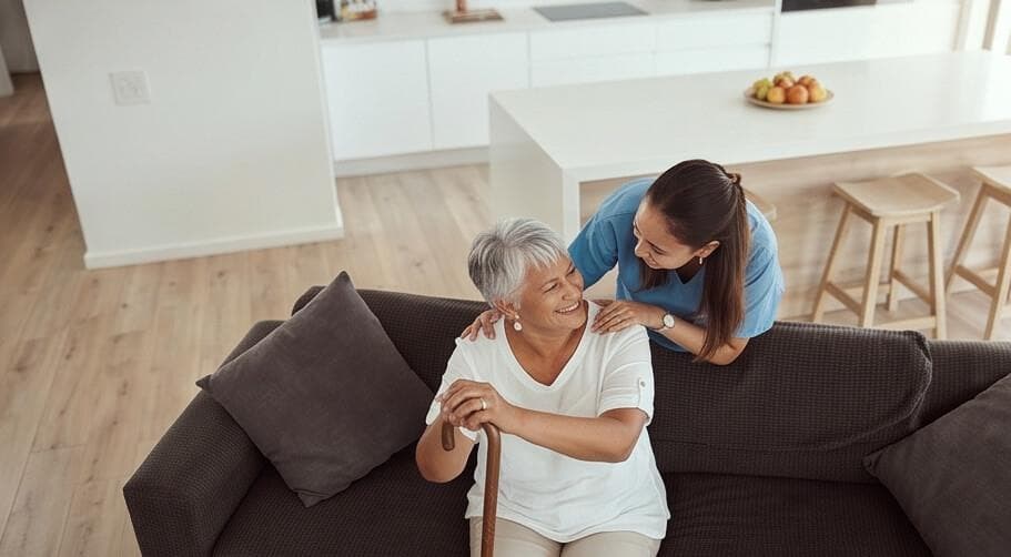 "Quiero que mis padres envejezcan en su casa": cómo hacerlo posible con seguridad y calidad de vida